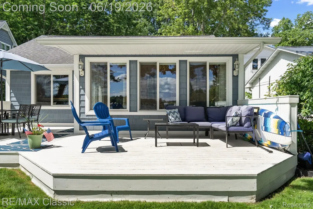 5286 Edgelake Drive Hamburg Township MI 48169