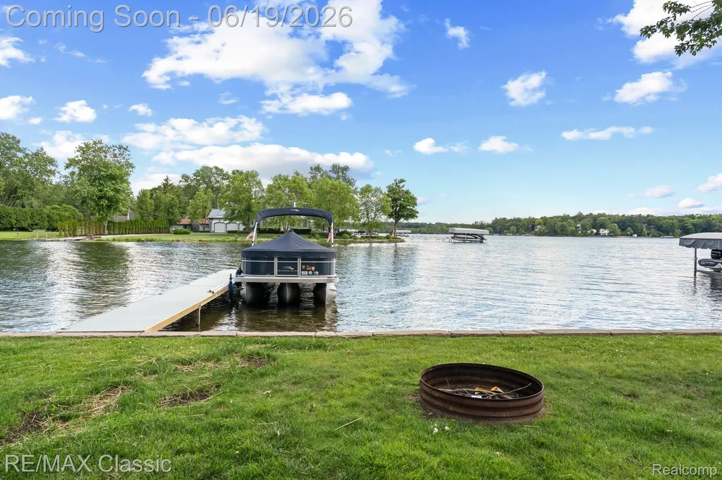 5286 Edgelake Drive Hamburg Township MI 48169