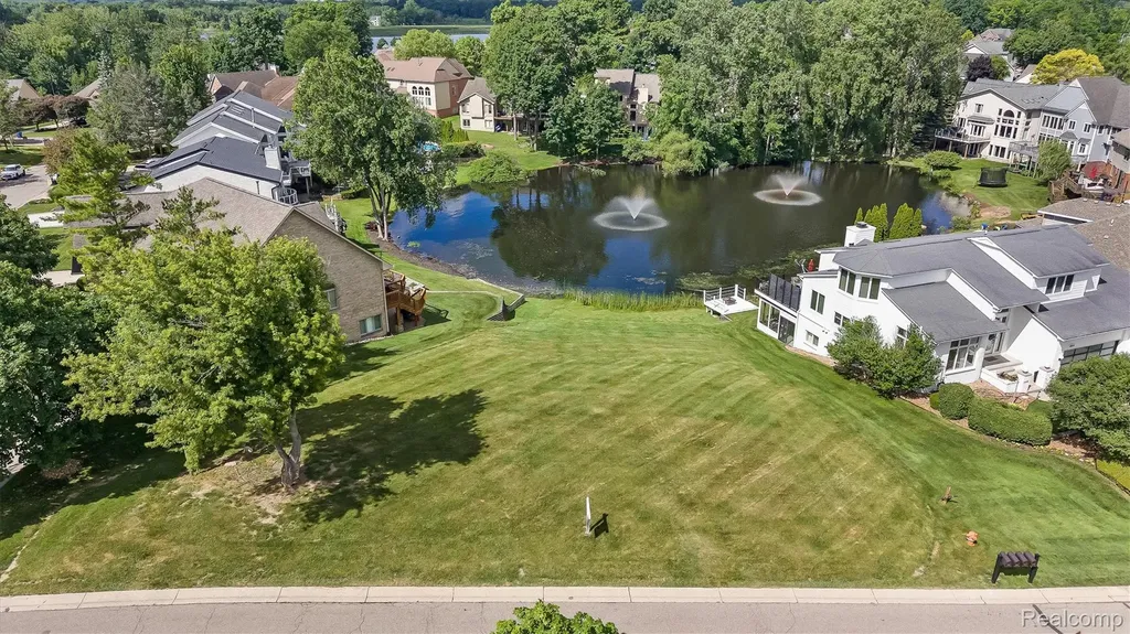 1062 Forest Bay Drive Waterford Charter Township MI 48328
