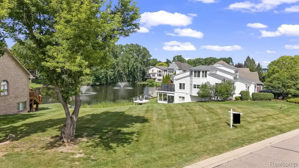 1062 Forest Bay Drive Waterford Charter Township MI 48328