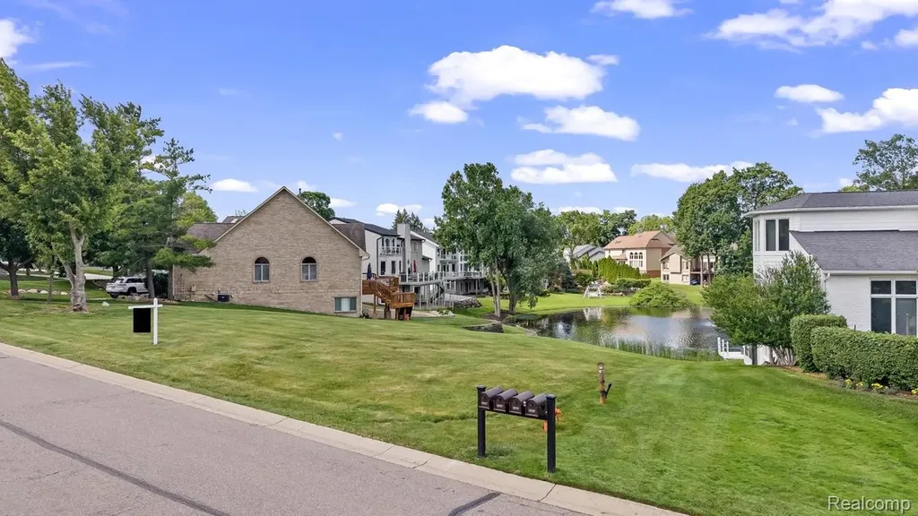 1062 Forest Bay Drive Waterford Charter Township MI 48328