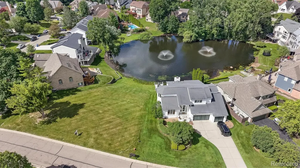 1062 Forest Bay Drive Waterford Charter Township MI 48328