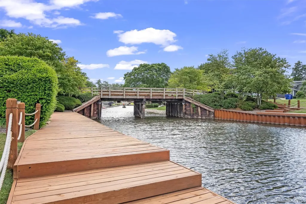 1062 Forest Bay Drive Waterford Charter Township MI 48328