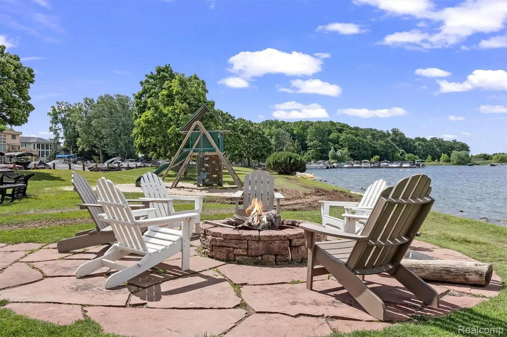 1062 Forest Bay Drive Waterford Charter Township MI 48328