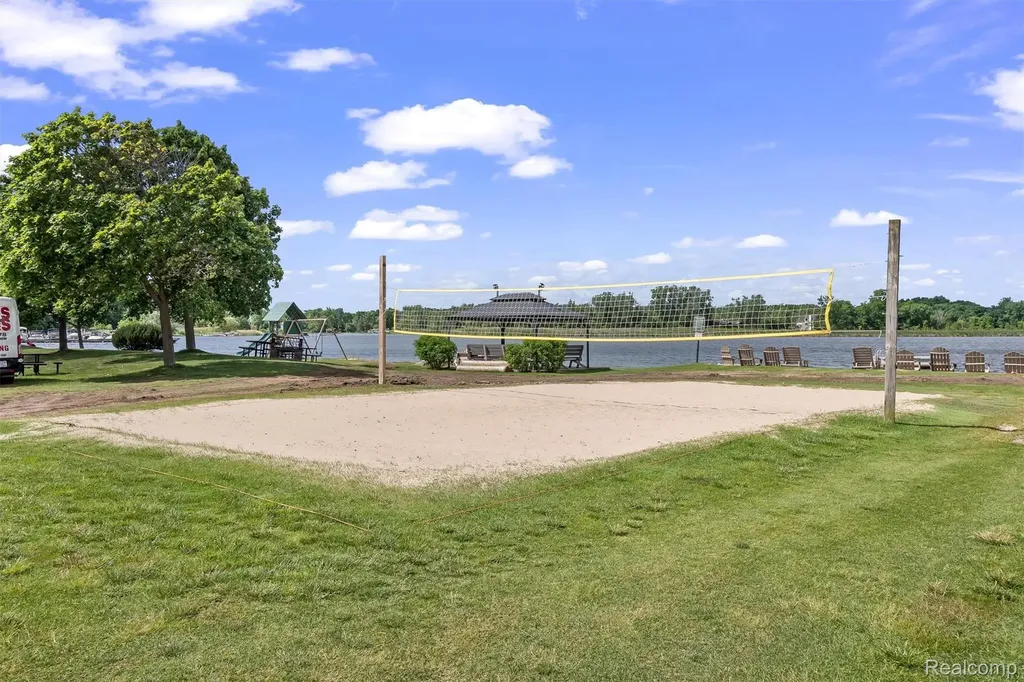 1062 Forest Bay Drive Waterford Charter Township MI 48328
