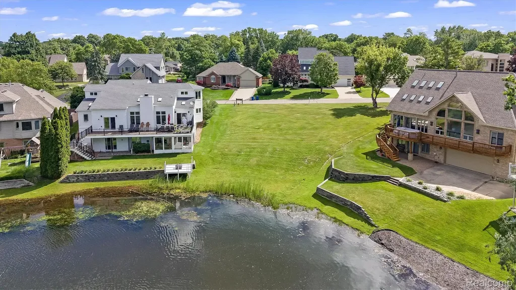 1062 Forest Bay Drive Waterford Charter Township MI 48328