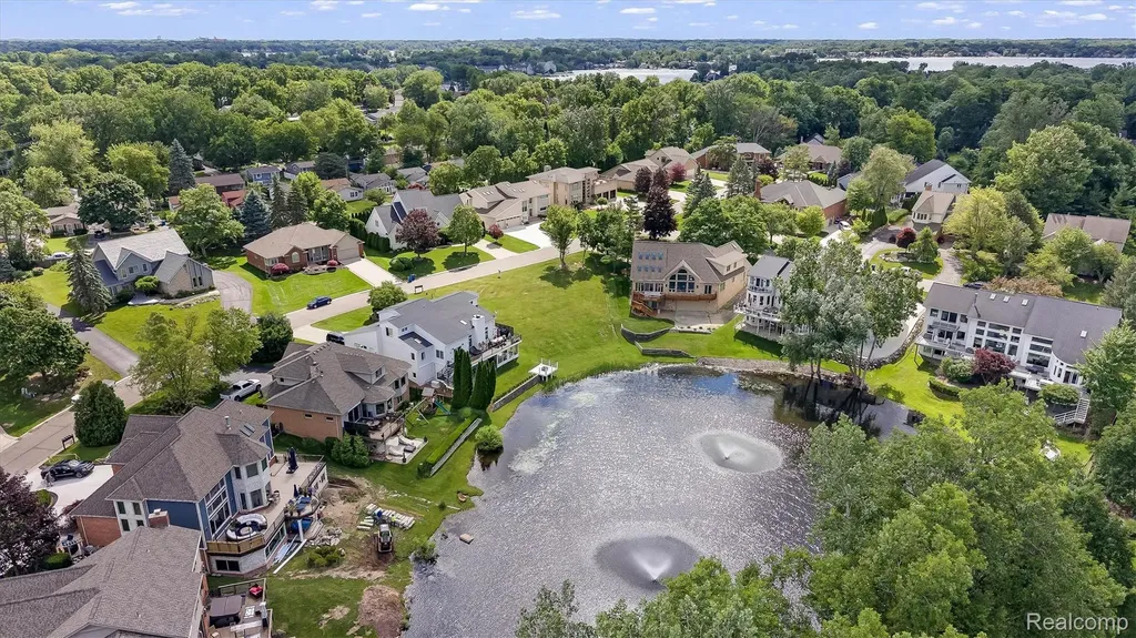 1062 Forest Bay Drive Waterford Charter Township MI 48328