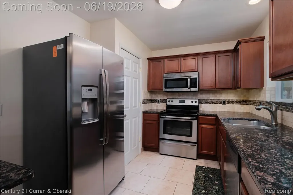 13631 Labelle Street Oak Park City MI 48237