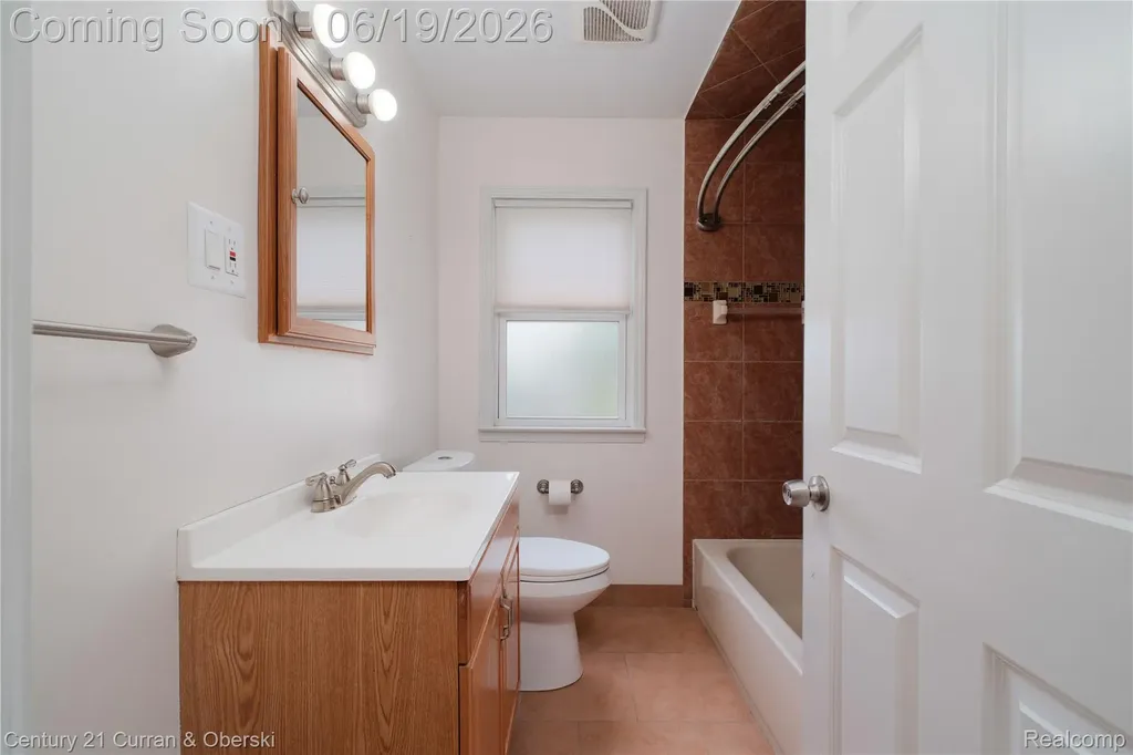 13631 Labelle Street Oak Park City MI 48237