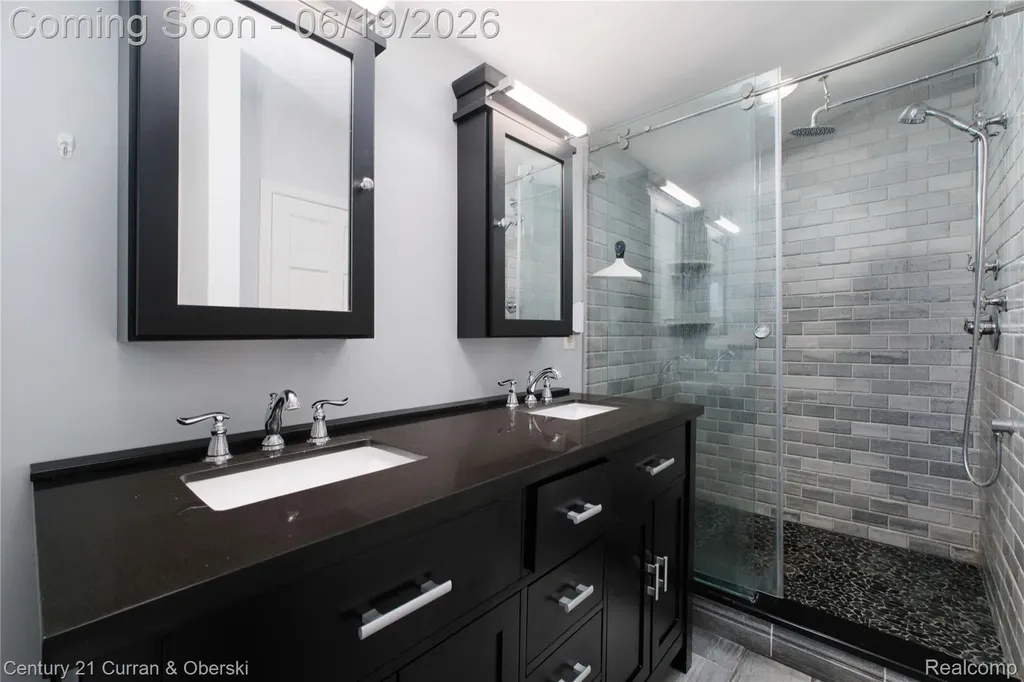 13631 Labelle Street Oak Park City MI 48237