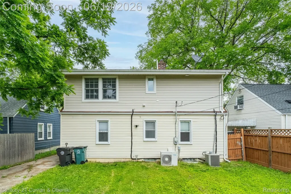 13631 Labelle Street Oak Park City MI 48237