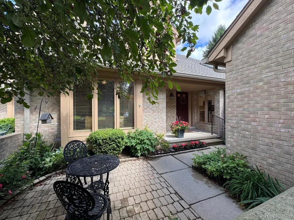 1213 Autumn Drive Troy City MI 48098