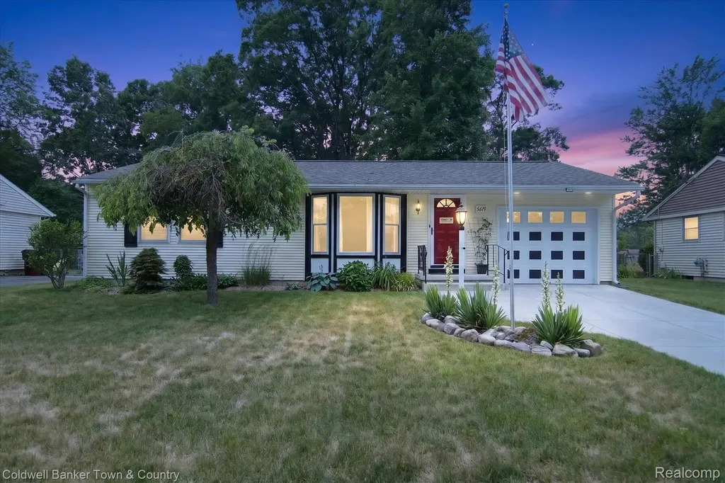 5619 Dogwood Street Leoni Township MI 49201
