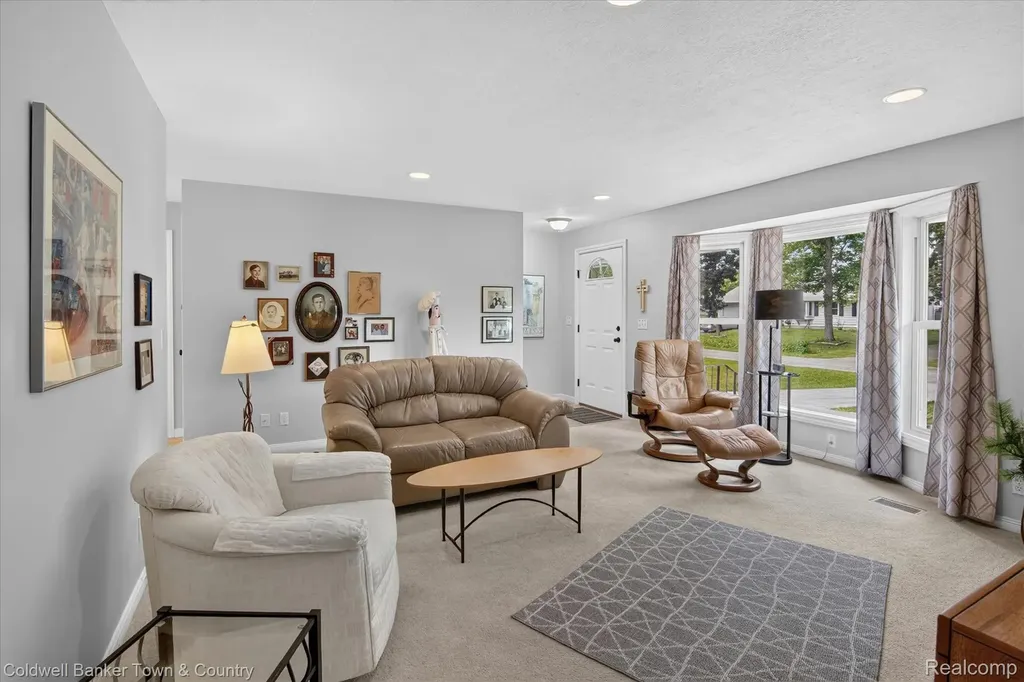 5619 Dogwood Street Leoni Township MI 49201
