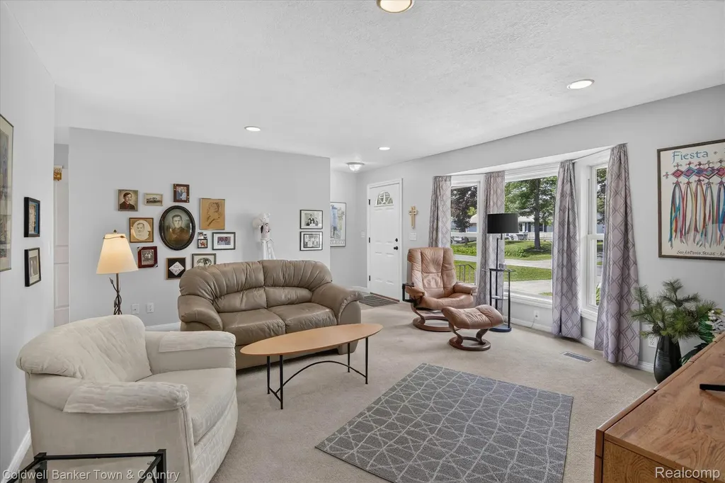 5619 Dogwood Street Leoni Township MI 49201