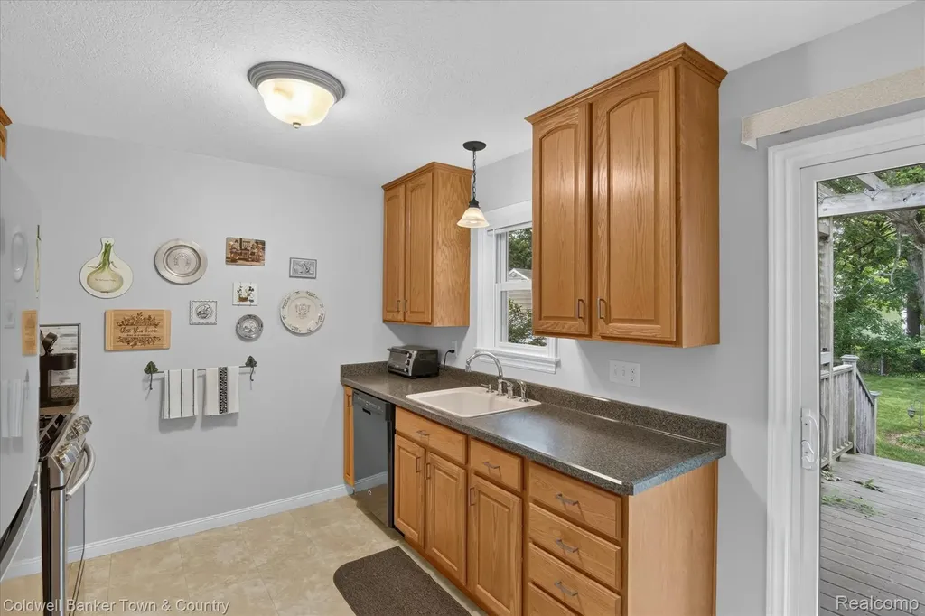 5619 Dogwood Street Leoni Township MI 49201