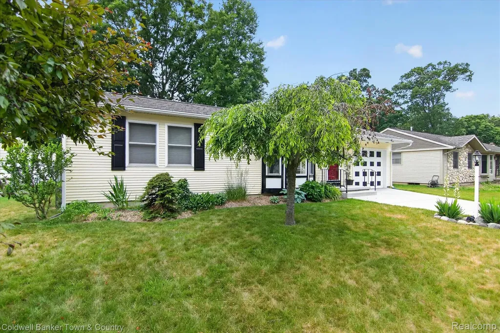 5619 Dogwood Street Leoni Township MI 49201