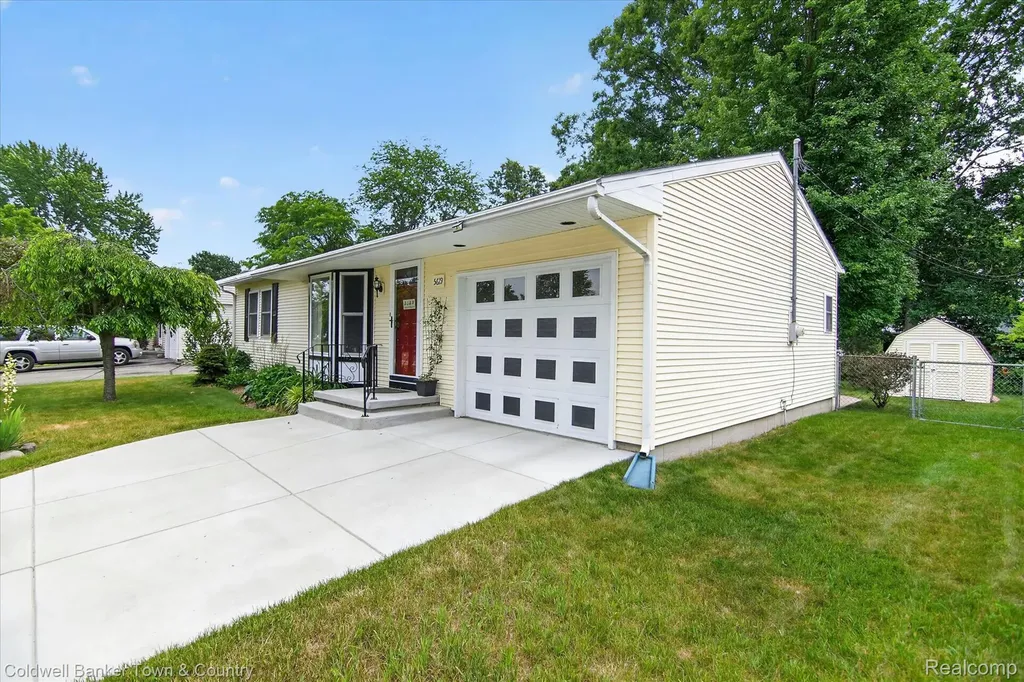 5619 Dogwood Street Leoni Township MI 49201