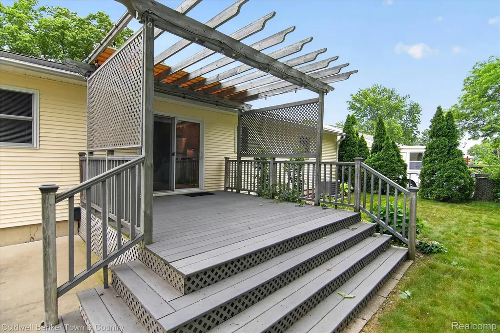 5619 Dogwood Street Leoni Township MI 49201