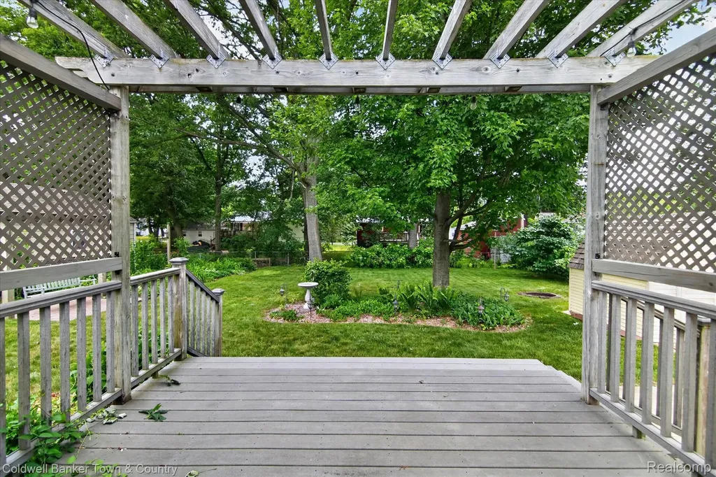 5619 Dogwood Street Leoni Township MI 49201