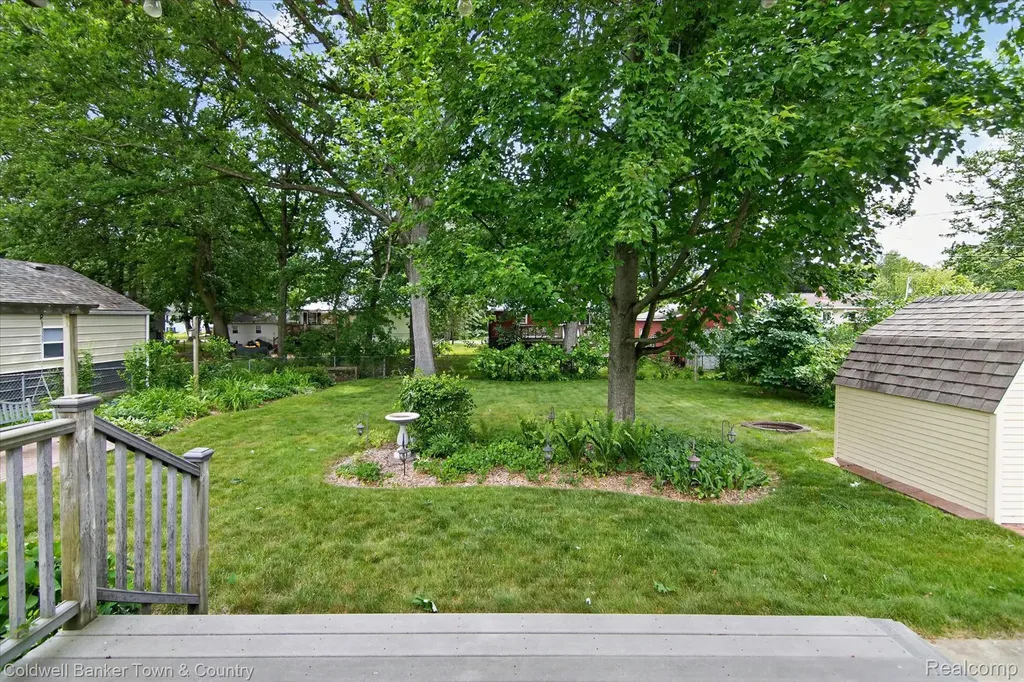 5619 Dogwood Street Leoni Township MI 49201