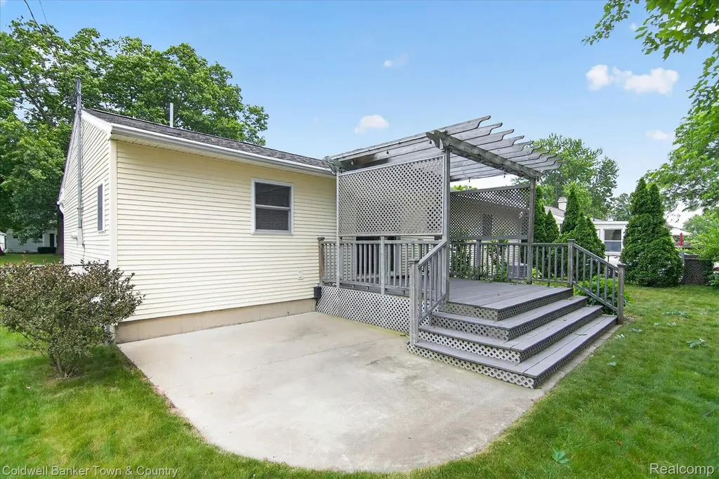 5619 Dogwood Street Leoni Township MI 49201