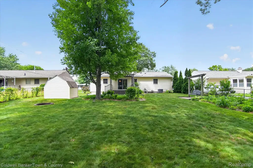 5619 Dogwood Street Leoni Township MI 49201
