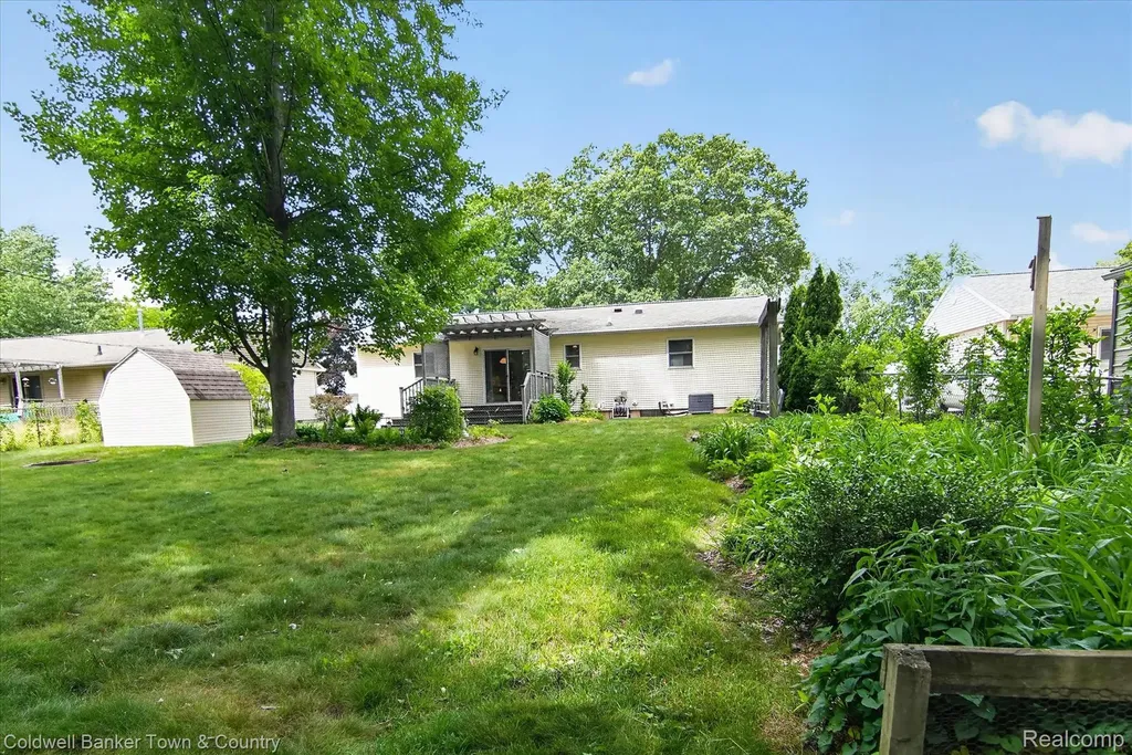 5619 Dogwood Street Leoni Township MI 49201