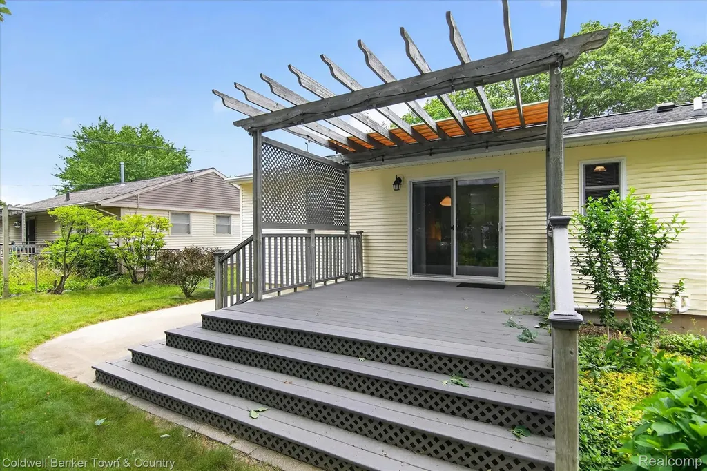 5619 Dogwood Street Leoni Township MI 49201