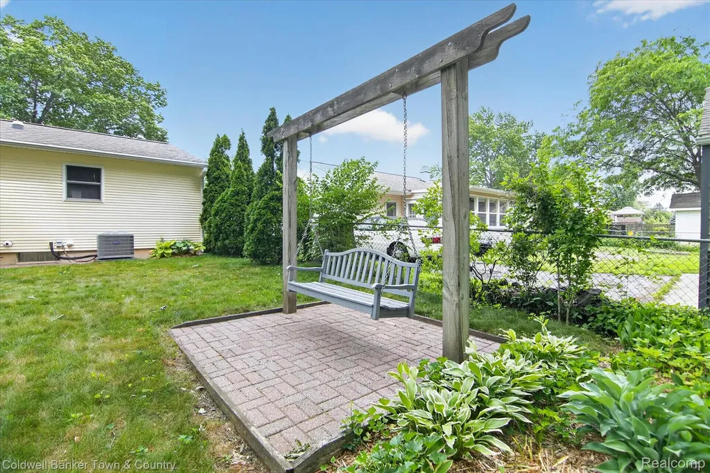 5619 Dogwood Street Leoni Township MI 49201