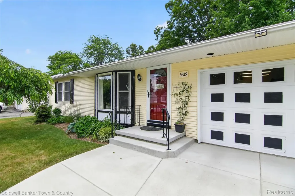 5619 Dogwood Street Leoni Township MI 49201