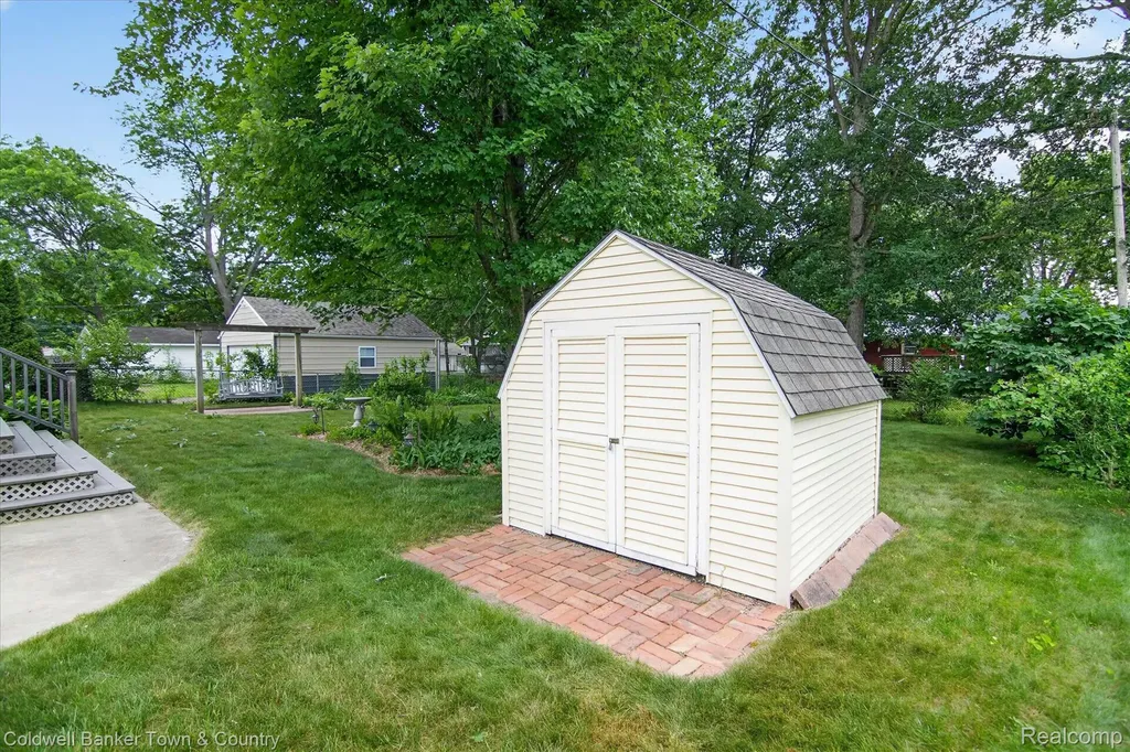 5619 Dogwood Street Leoni Township MI 49201