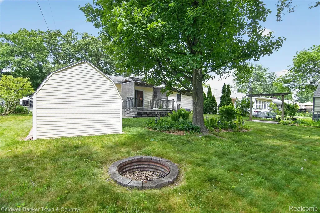 5619 Dogwood Street Leoni Township MI 49201
