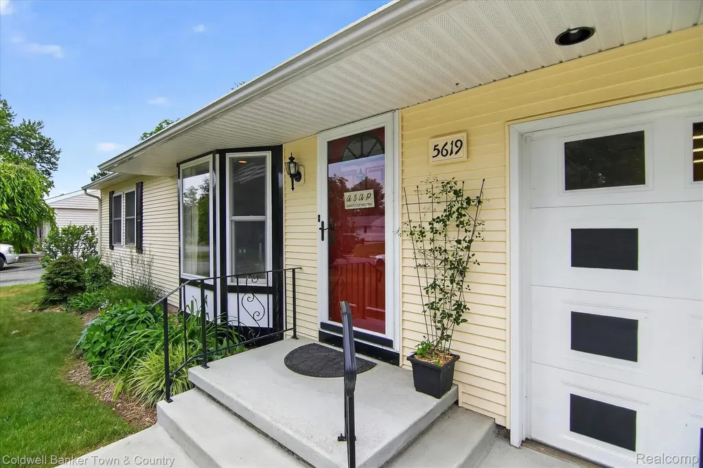 5619 Dogwood Street Leoni Township MI 49201
