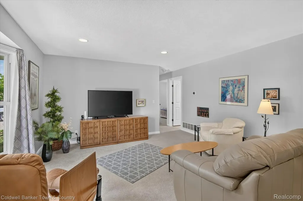 5619 Dogwood Street Leoni Township MI 49201