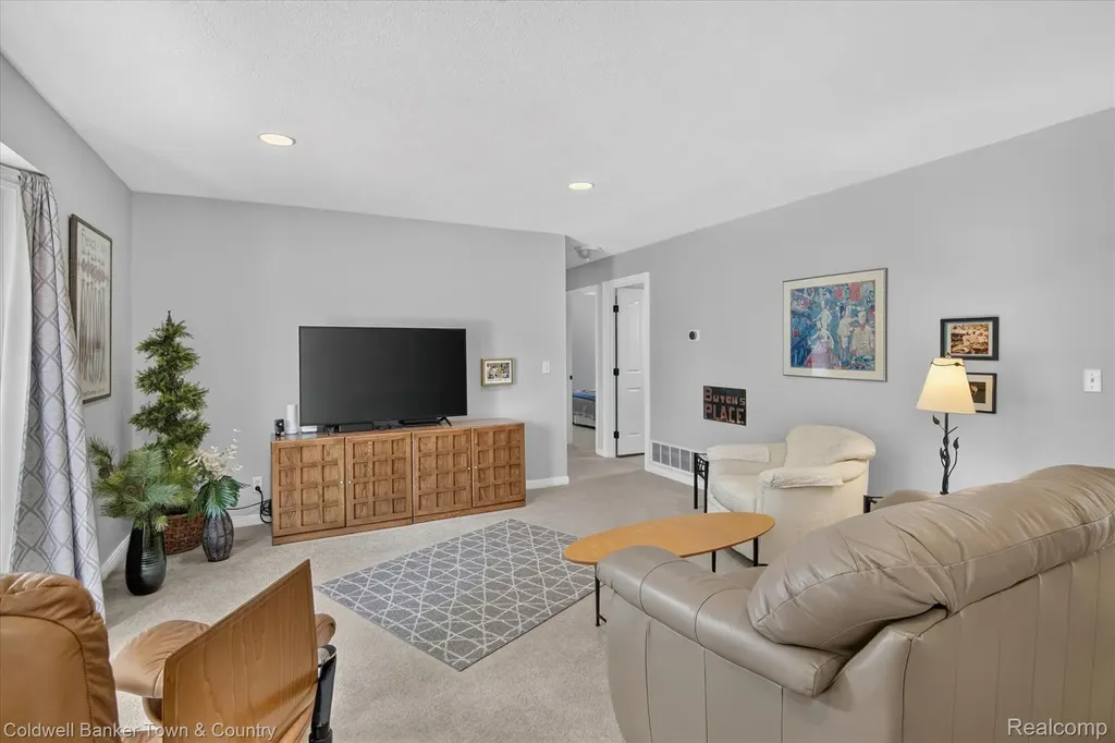 5619 Dogwood Street Leoni Township MI 49201