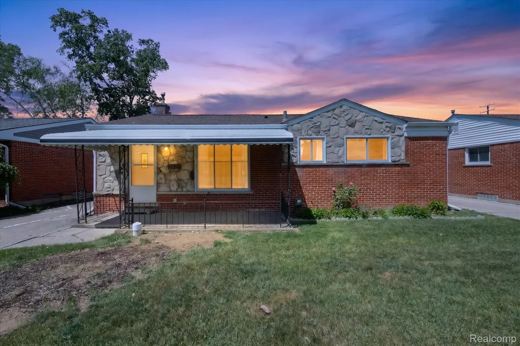 31431 Northwood Drive Fraser City MI 48026