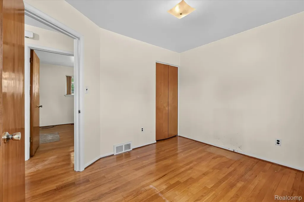 31431 Northwood Drive Fraser City MI 48026
