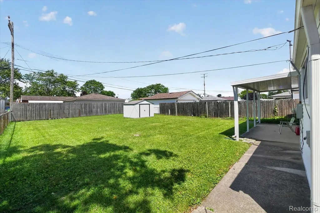 31431 Northwood Drive Fraser City MI 48026