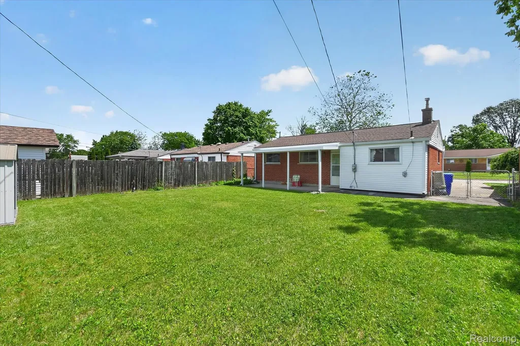 31431 Northwood Drive Fraser City MI 48026