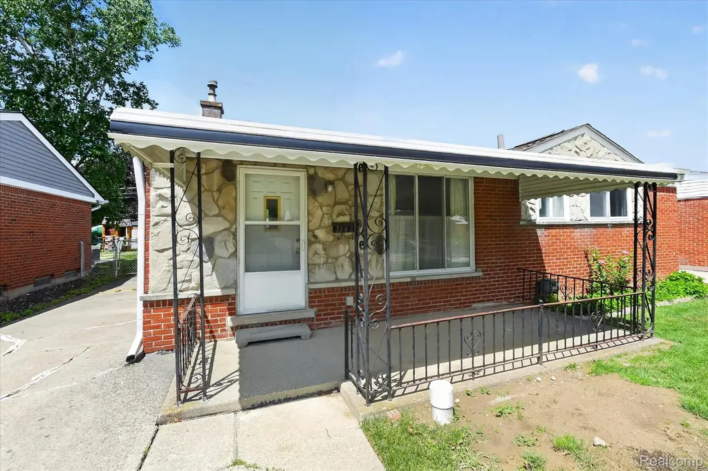 31431 Northwood Drive Fraser City MI 48026