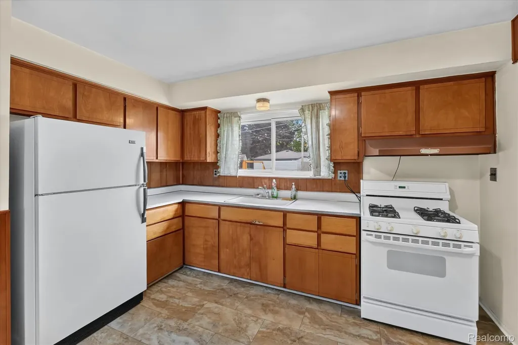 31431 Northwood Drive Fraser City MI 48026