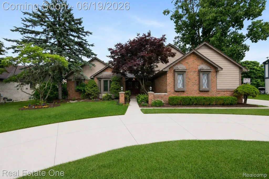 5277 Waterview Drive West Bloomfield Charter Township MI 48323