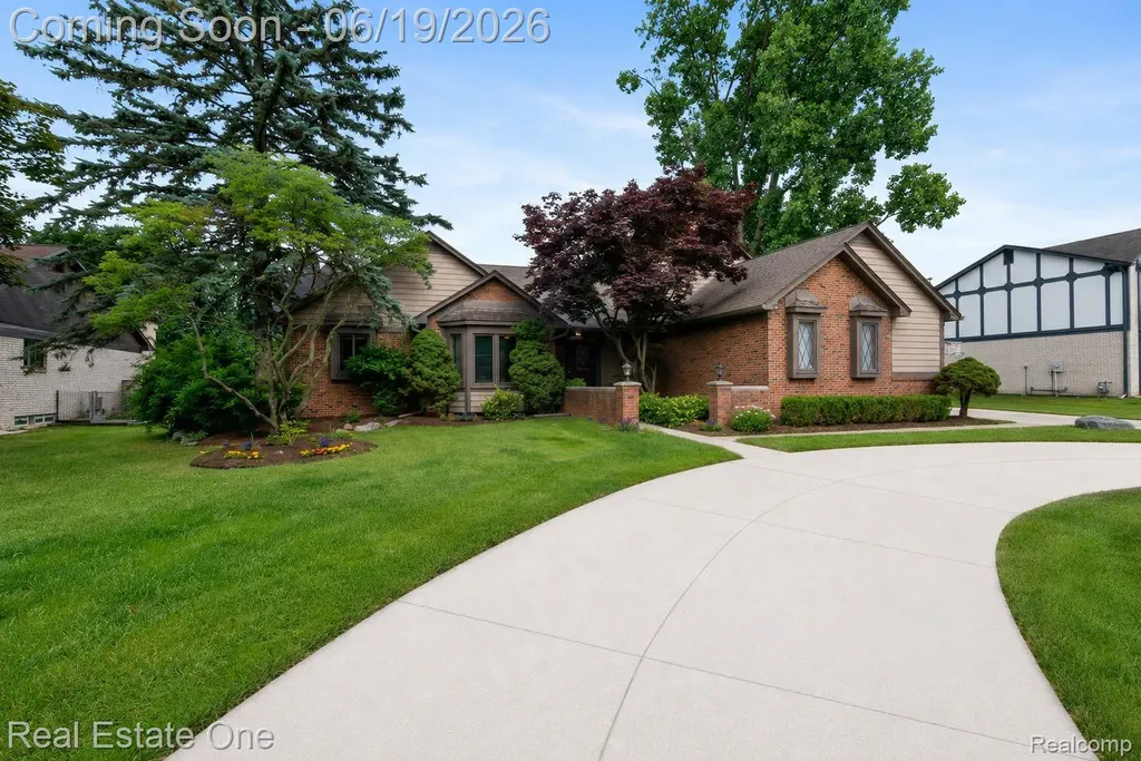 5277 Waterview Drive West Bloomfield Charter Township MI 48323
