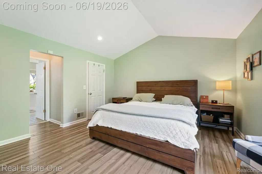 5277 Waterview Drive West Bloomfield Charter Township MI 48323