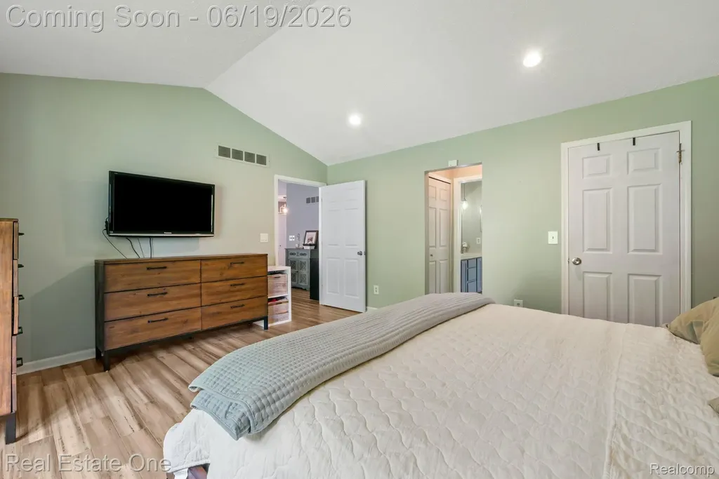 5277 Waterview Drive West Bloomfield Charter Township MI 48323