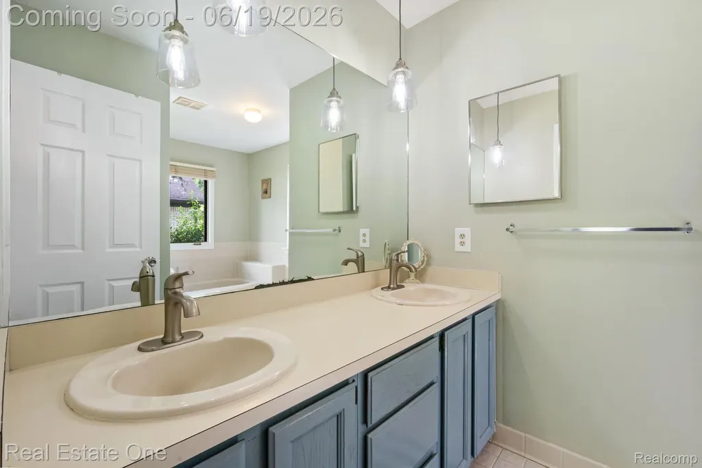 5277 Waterview Drive West Bloomfield Charter Township MI 48323