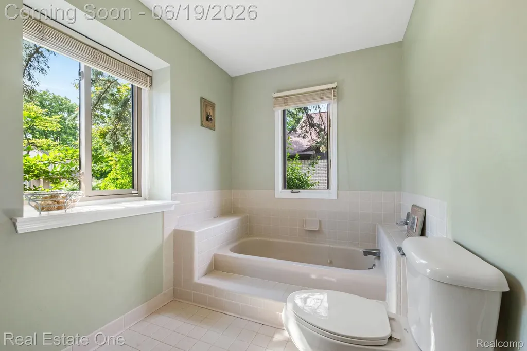 5277 Waterview Drive West Bloomfield Charter Township MI 48323