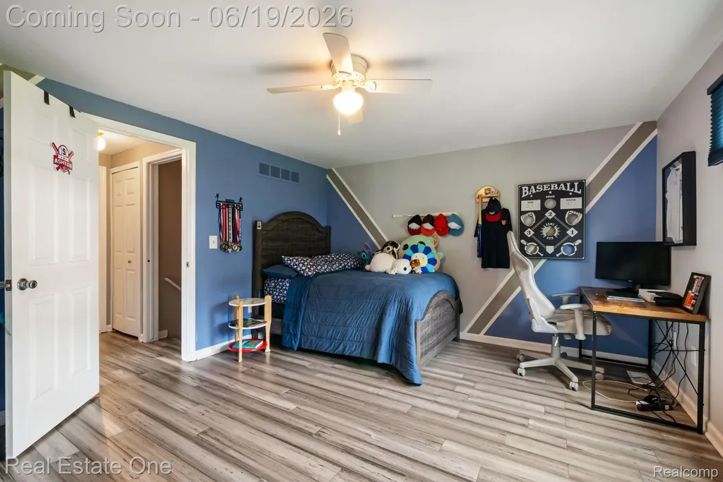 5277 Waterview Drive West Bloomfield Charter Township MI 48323