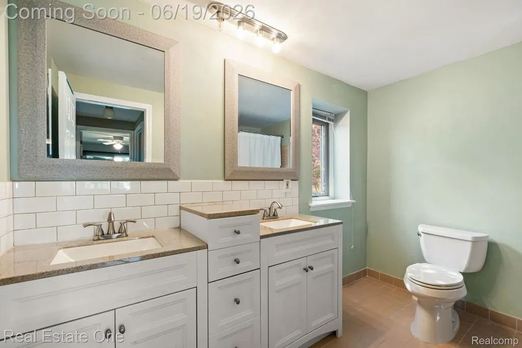 5277 Waterview Drive West Bloomfield Charter Township MI 48323